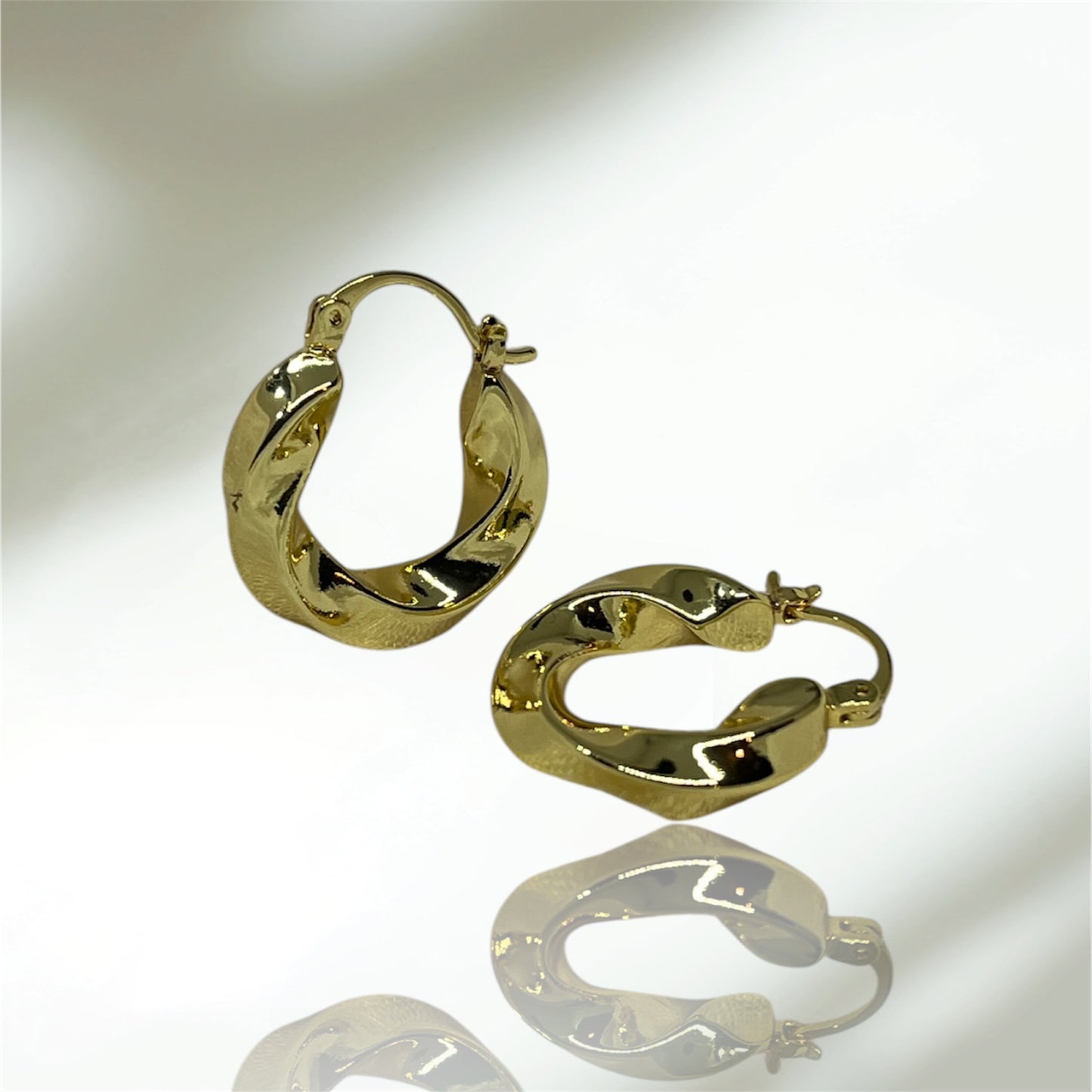 ARGOLLA ENROSCADA 18K
